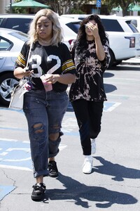 kylie-jenner-goes-for-pizza-with-jordyn-woods-at-fresh-brothers-in-calabasas-9-2-2016-5.jpg