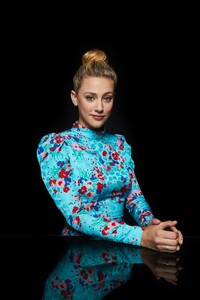 lili-reinhart-sdcc-portraits-for-elle-magazine-2019-10.jpg