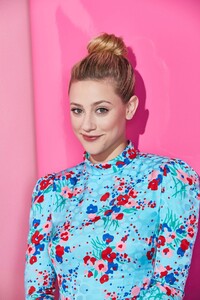 lili-reinhart-sdcc-portraits-for-elle-magazine-2019-2.jpg