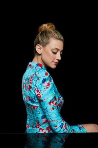 lili-reinhart-sdcc-portraits-for-elle-magazine-2019-9.jpg