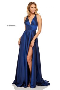 sherrihill-52923-navy-dress-2.jpg-600.thumb.jpg.b2850d3c57a52caa4af7ec2a0ba72edb.jpg