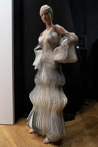 van-herpen-hc-bks-a-rf19-5463.thumb.jpg.db3eafa7179840bb13a4a0ed985c998c.jpg