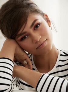 zendaya-elle-magazine-july-2019-photoshoot-2.thumb.jpg.d256d94a76d58c8c62533acecdc0f8dc.jpg