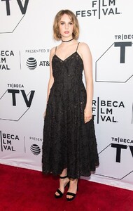 740full-maya-thurman--hawke (18).jpg