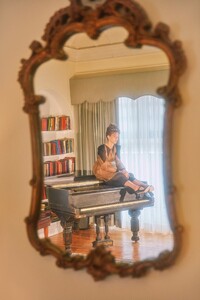 740full-maya-thurman--hawke (1).jpg