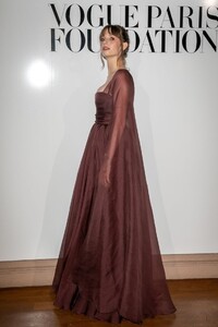 740full-maya-thurman--hawke (15).jpg