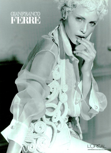 Rheims_Gianfranco_Ferre_Spring_Summer_1994_07.thumb.png.782d79e35e5f296a89693e5ee3e07e5f.png