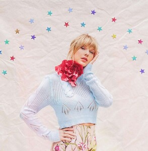Taylor-Swift---photoshoot-for-Lover-magazine-2019-01.thumb.jpg.4ca002dadb27279ab8fadaf5d6eb1621.jpg