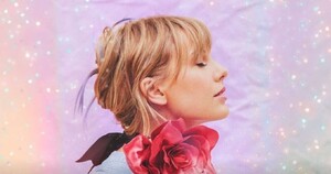 Taylor-Swift---photoshoot-for-Lover-magazine-2019-04.thumb.jpg.bbe1aee7c2925e827bf1592d69450043.jpg