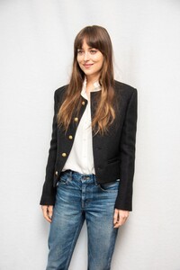dakota-johnson-the-peanut-butter-falcon-press-conference-in-la-2019-3.jpg