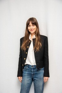 dakota-johnson-the-peanut-butter-falcon-press-conference-in-la-2019-5.jpg