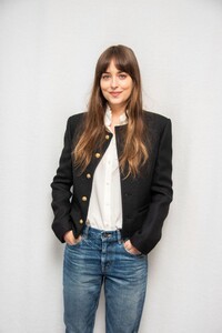 dakota-johnson-the-peanut-butter-falcon-press-conference-in-la-2019-7.jpg