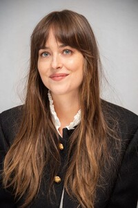 dakota-johnson-the-peanut-butter-falcon-press-conference-in-la-2019-8.jpg