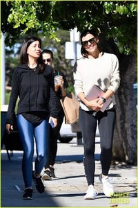 jennifer-garner-beverly-hills-august-2019-01.thumb.jpg.fef5e04ce1d9c9b77646a49372e4d6d0.jpg