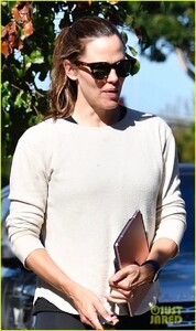 jennifer-garner-beverly-hills-august-2019-02.jpg