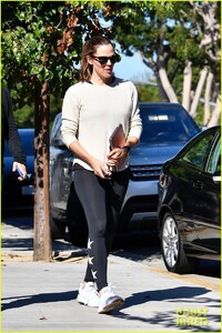 jennifer-garner-beverly-hills-august-2019-03.jpg