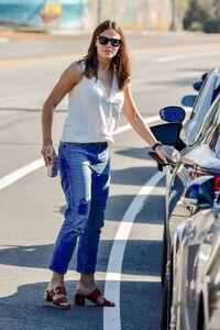 jennifer-garner-out-in-los-angeles-08-12-2019-6.jpg