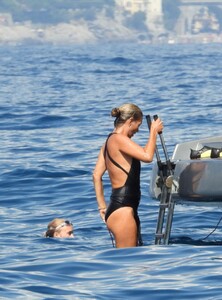 kate-moss-on-the-yacht-in-portofino-08-08-2019-3.jpg