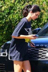 kendall-jenner-summer-street-style-08-14-2019-3.jpg