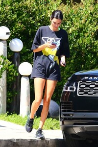 kendall-jenner-summer-street-style-08-14-2019-4.jpg