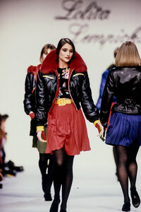 lolita-lempicka-fw-1990-2.thumb.jpg.837473aa53acba7f1cc74ec0ea4fed53.jpg