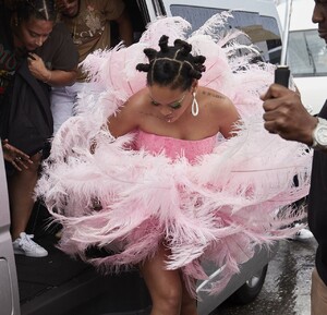 rihanna-in-a-costume-at-barbados-kadooment-day-parade-08-05-2019-0.thumb.jpg.fc89c31d9d05e6ebf187af665db74f16.jpg