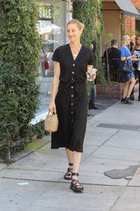 whitney-port-leaving-lunch-on-melrose-place-in-west-hollywood-07-30-2019-1.jpg