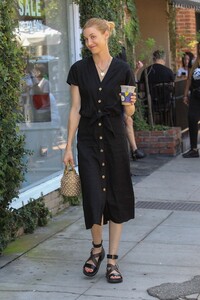 whitney-port-leaving-lunch-on-melrose-place-in-west-hollywood-07-30-2019-2.jpg