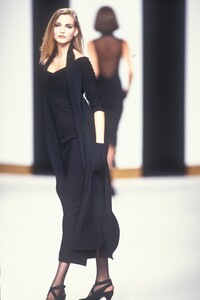 1044528579_KarlLagerfeld1992WomenRTW45.thumb.jpg.edb94e424addcf1d5ba0e0ca322d2ca4.jpg