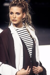 1155976187_JeanPaulGaultier1993WomenRTW8.thumb.jpg.3cd7c1d6165130aa6046cb3b288f1cc3.jpg