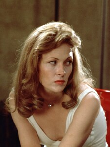 Faye Dunaway - lowcut white dress.jpg