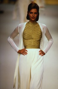 125622987_herve-leger-fw-1995-heather-stewart-whyte(14).thumb.jpg.08fed407b2d6d15e39956744856de3f8.jpg