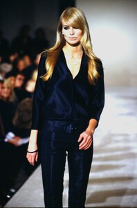 127295133_marc-jacobs-fw-1995-niki-taylor(7).thumb.jpg.5d617fdc9a77ff23bfa8dc8f42b4237e.jpg