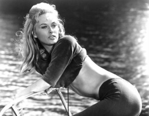 Faye Dunaway - Happening3.jpg