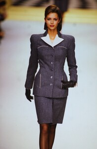 1558528015_herve-leger-fw-1995-heather-stewart-whyte(12).thumb.jpg.c6de7cd05b0eda5792aee28690e458de.jpg