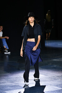1670764424_RagBoneRunwaySeptember2019NewYorkFashionkwmlenvRGaDx.thumb.jpg.9c3901764f9f5887314062f99b16eb19.jpg