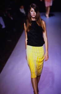 1988689776_martine-sitbon-ss-1999(7).thumb.jpg.d08ff7d0b3764a32a4f0d43333bfb5ab.jpg