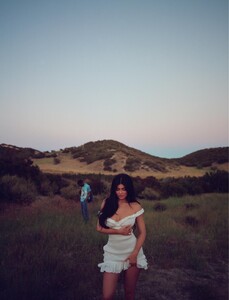 228346562_Pbus2019-10-11-12(37)KylieJenner.thumb.jpg.778642f3dd2bc9a4cd4ca56a3bfbc2af.jpg