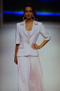 452319782_nina-ricci-hc-ss-1995(3).thumb.jpg.4ec3eabce927059f55c989f6e02bbd21.jpg