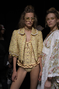49088098_AnnaSuiSpring2020Backstage4nN3HDcdD9Hx.thumb.jpg.b290740cea02c204cf73034f25d7dd63.jpg