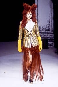 593632566_JeanPaulGaultier1993WomenRTW77.thumb.jpg.9af722f7e98e722bc25f949397ef5dd3.jpg