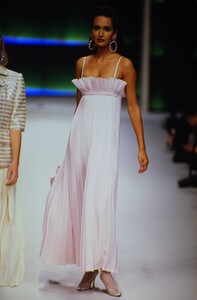 647373477_nina-ricci-hc-ss-1995(2).thumb.jpg.f8e6eff7ff991d3f66f43d7333e12581.jpg