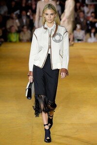 Kendall Jenner Burberry Prorsum Spring  2020 RTW LFW 1.jpg