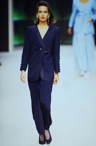 901956402_nina-ricci-hc-ss-1995(4).thumb.jpg.9e1702c1024b2b2bb998000a8385ea72.jpg