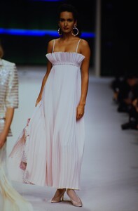 952491911_nina-ricci-hc-ss-1995(5).thumb.jpg.2e6621980d91993daeed441e2682d57a.jpg
