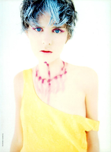 Colours_Saikusa_Vogue_Italia_March_1994_04.thumb.png.782b7705875812bb5f09015a4139de6c.png