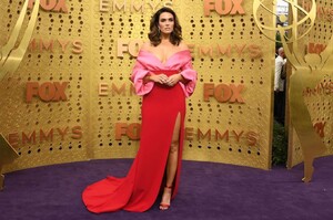 Mandy-Moore---2019-Emmy-Awards-04.jpg