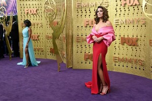 Mandy-Moore---2019-Emmy-Awards-09.jpg