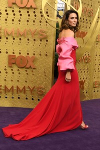 Mandy-Moore---2019-Emmy-Awards-20.jpg