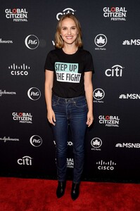 Natalie-Portman---2019-Global-Citizen-Festival_-Power-The-Movement-03.thumb.jpg.d1c8e9fb8d2f5a10cd48f3a9eb113082.jpg